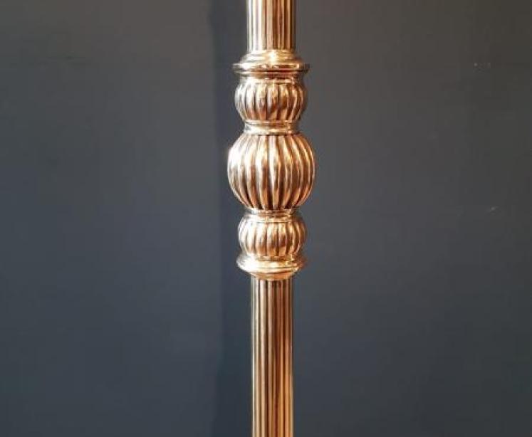 Edwardian Cast Brass Rise and Fall Lamp Standard - Image 3