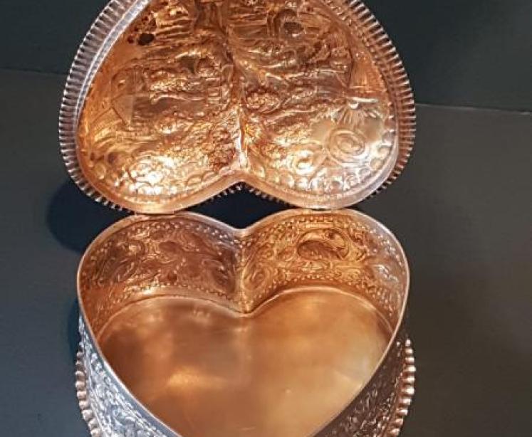Large Victorian Embossed Silver Heart Shaped Box - Image 2