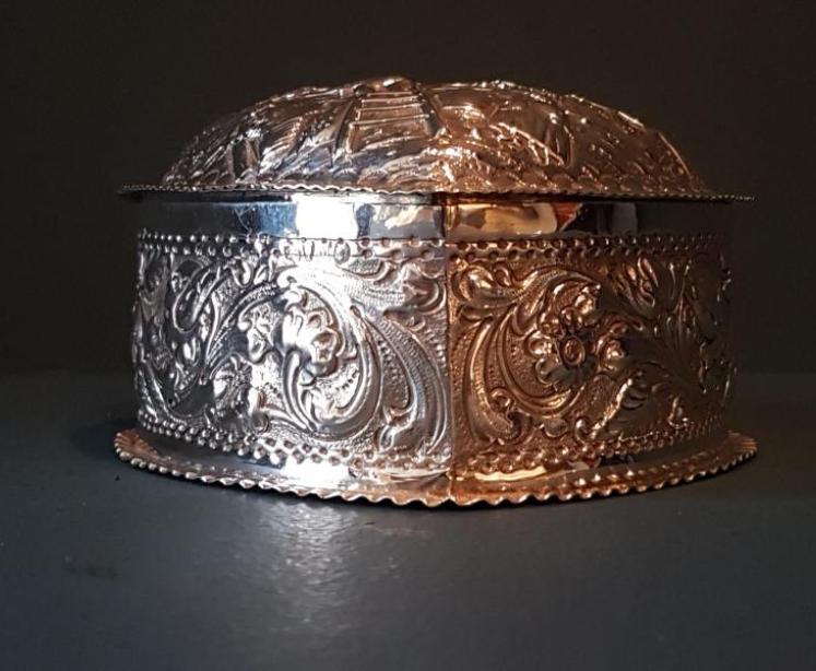 Large Victorian Embossed Silver Heart Shaped Box - Image 6