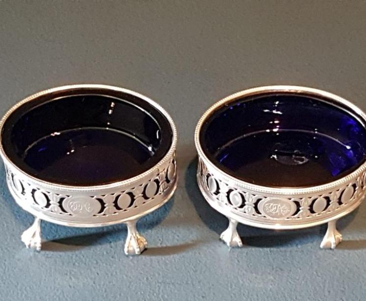 Matching Pair of George III Silver Hester Bateman Salts - Image 2