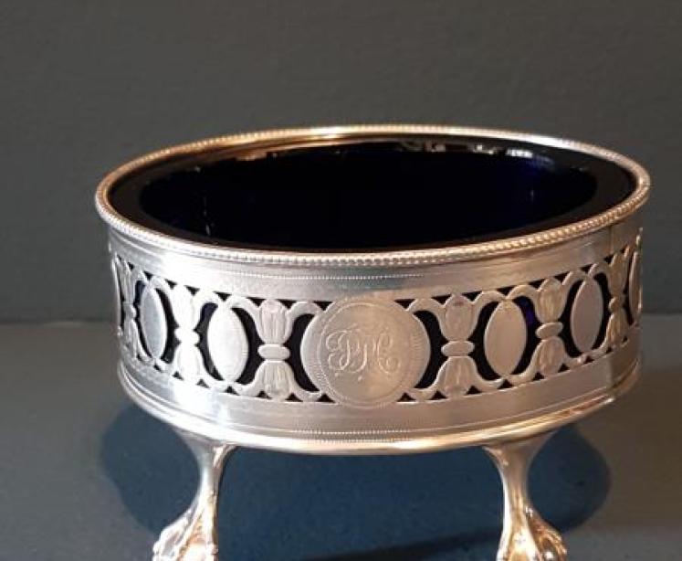 Matching Pair of George III Silver Hester Bateman Salts - Image 3