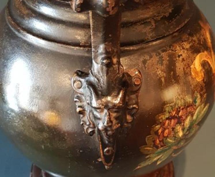 Victorian Country House Toll Ware Vase  - Image 3