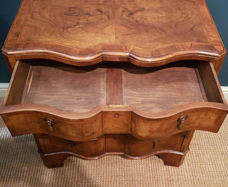 Edwardian Walnut Ribbon Front Chest of Drawers - Image 3