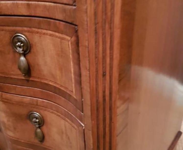 Edwardian Walnut Ribbon Front Chest of Drawers - Image 5