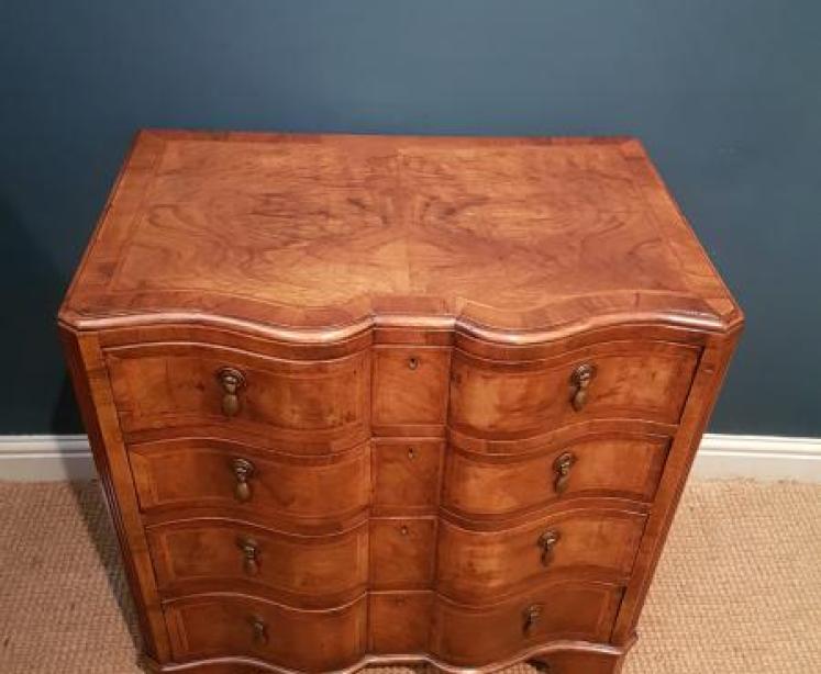 Edwardian Walnut Ribbon Front Chest of Drawers - Image 7