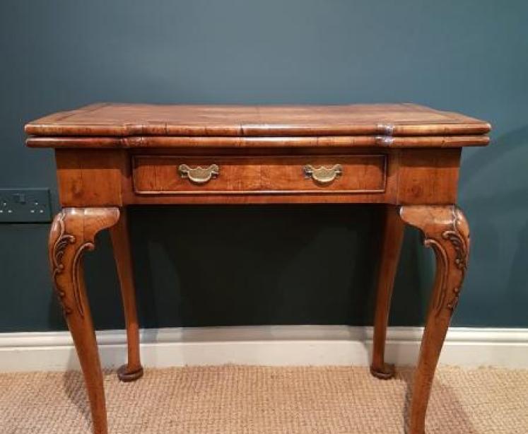 Stylish George I Style Walnut Side Table - Image 1