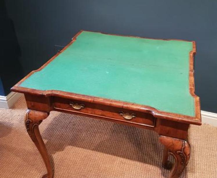 Stylish George I Style Walnut Side Table - Image 5