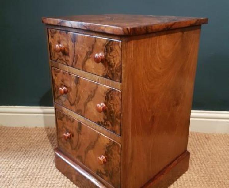 Pair of Book Matched Walnut Bedside Chests - Image 4