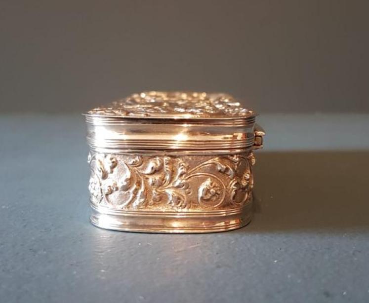 Fine Quality Victorian Silver Table Box  - Image 2