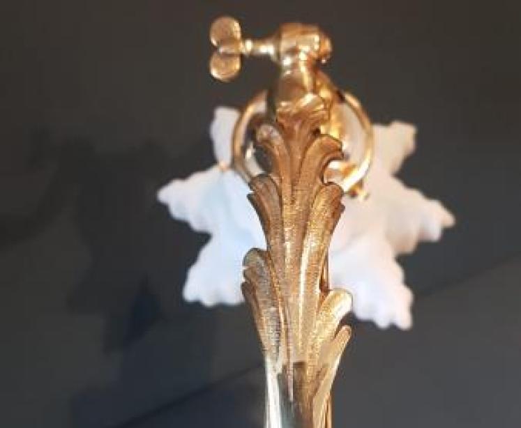 Late Victorian Cast Brass Adjustable Table Lamp and Shade - Image 2