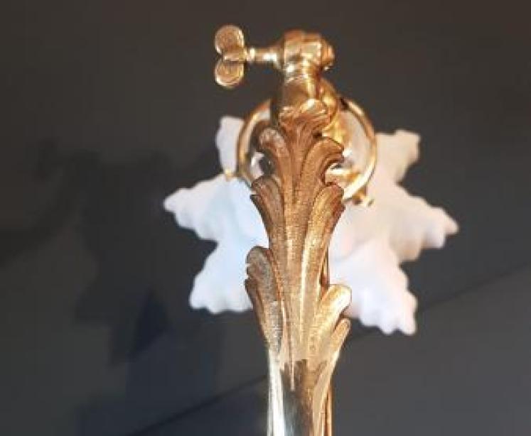 Late Victorian Cast Brass Adjustable Table Lamp and Shade - Image 7