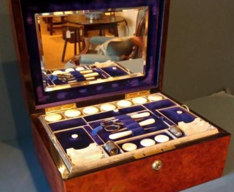 Fine Early Victorian Burr Walnut Sewing Box - Image 1