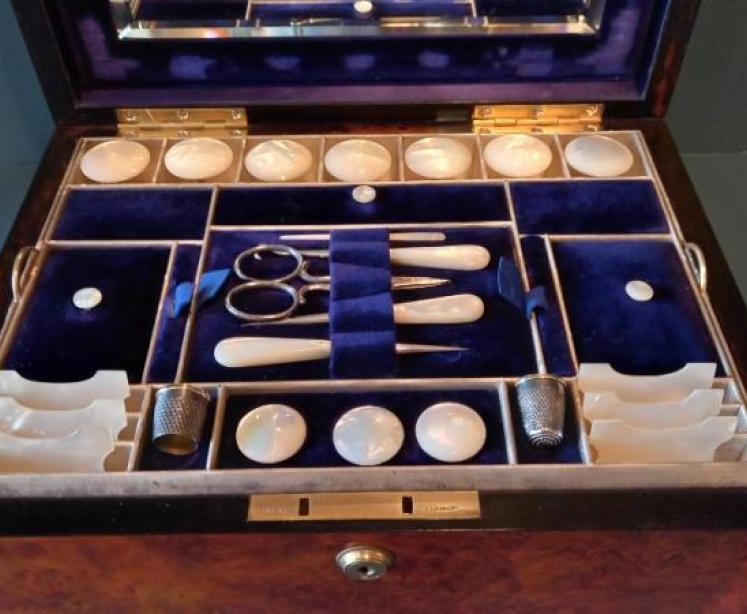 Fine Early Victorian Burr Walnut Sewing Box - Image 2