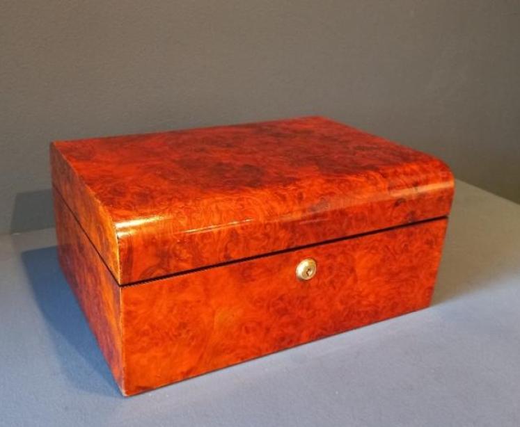 Fine Early Victorian Burr Walnut Sewing Box - Image 4