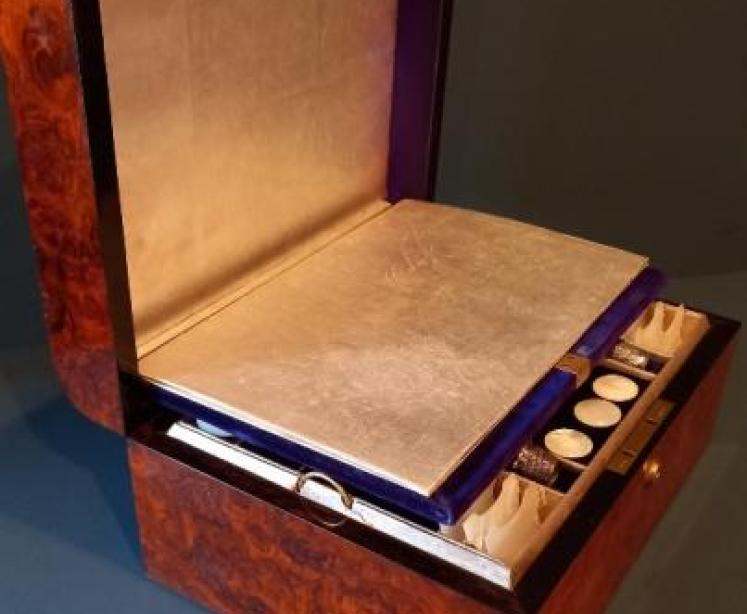 Fine Early Victorian Burr Walnut Sewing Box - Image 6