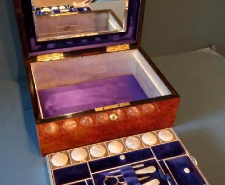 Fine Early Victorian Burr Walnut Sewing Box - Image 7