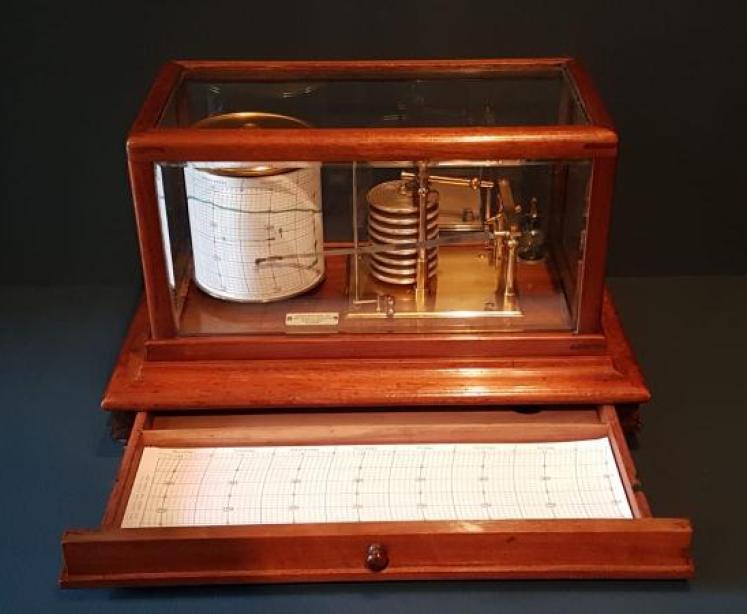 Edwardian Walnut Barograph by Chadburns  - Image 4