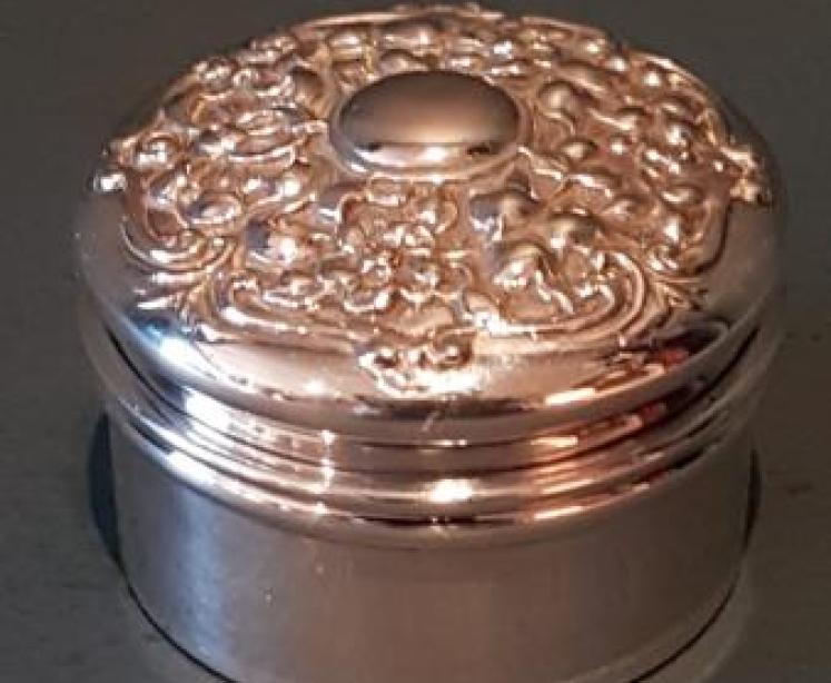 Victorian Silver Floral Design Pill Box - Image 1