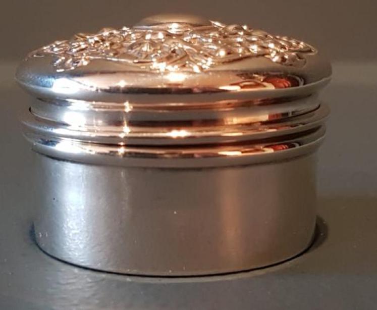 Victorian Silver Floral Design Pill Box - Image 2