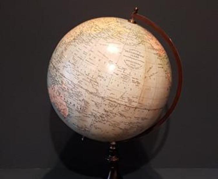 1930's Philips 8" Terrestrial Globe - Image 6