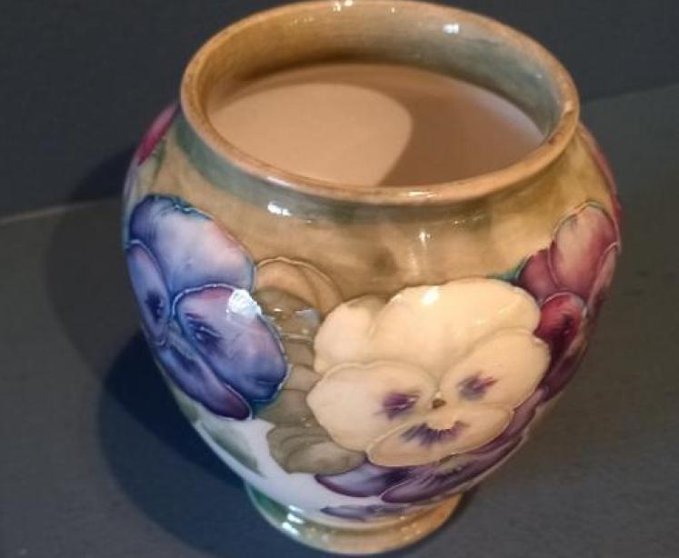 Rare McIntyre Moorcroft Pansy on White Ground Vase - Image 6