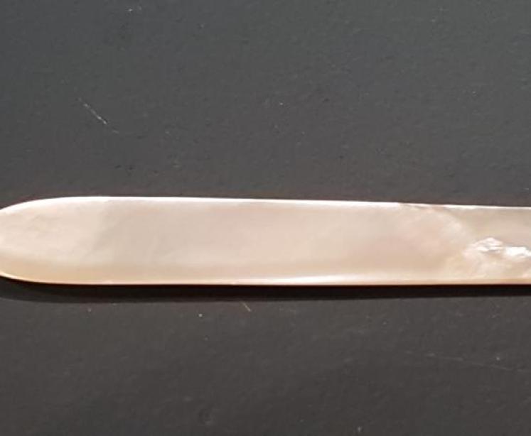 Fine Quality Silver and Mother of Pearl Paper Knife - Image 5