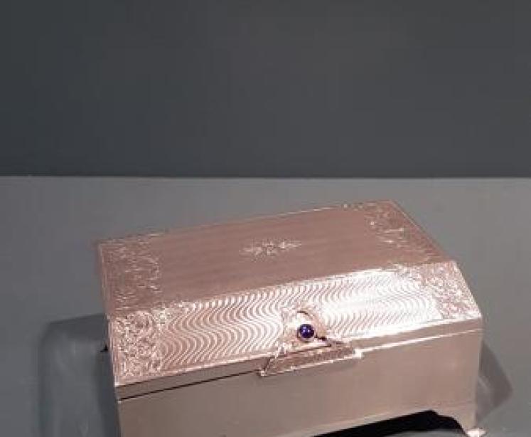 Fine Quality Walker and Hall Silver Jewel Box - Image 1