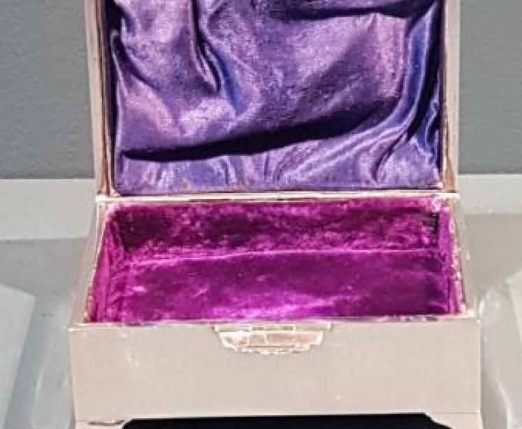 Fine Quality Walker and Hall Silver Jewel Box - Image 4