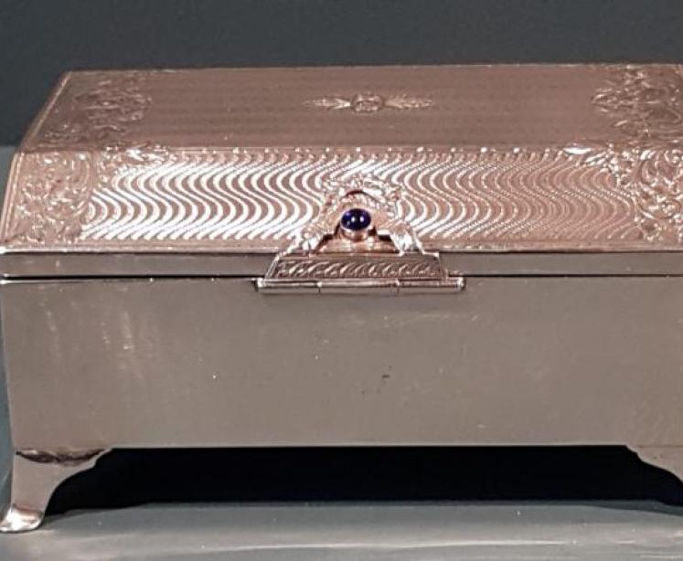 Fine Quality Walker and Hall Silver Jewel Box - Image 7