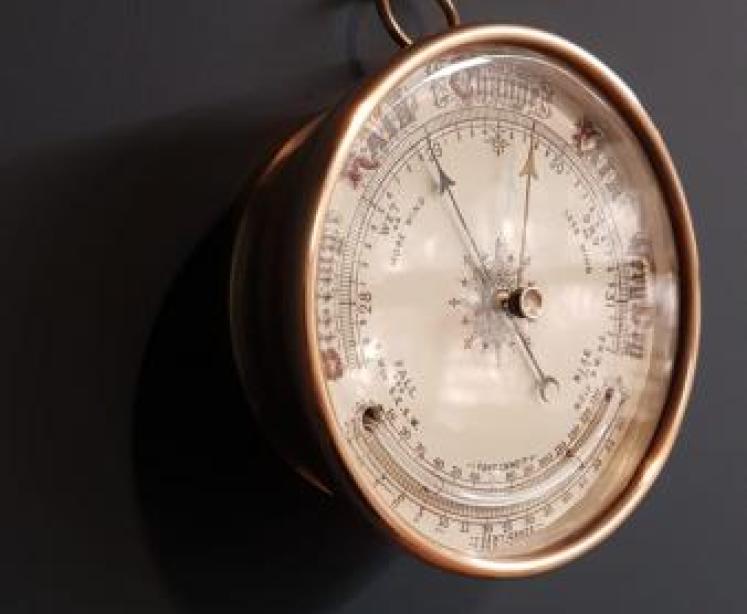 Victorian Brass Cased Marine Barometer with Crescent Thermometer - Image 5