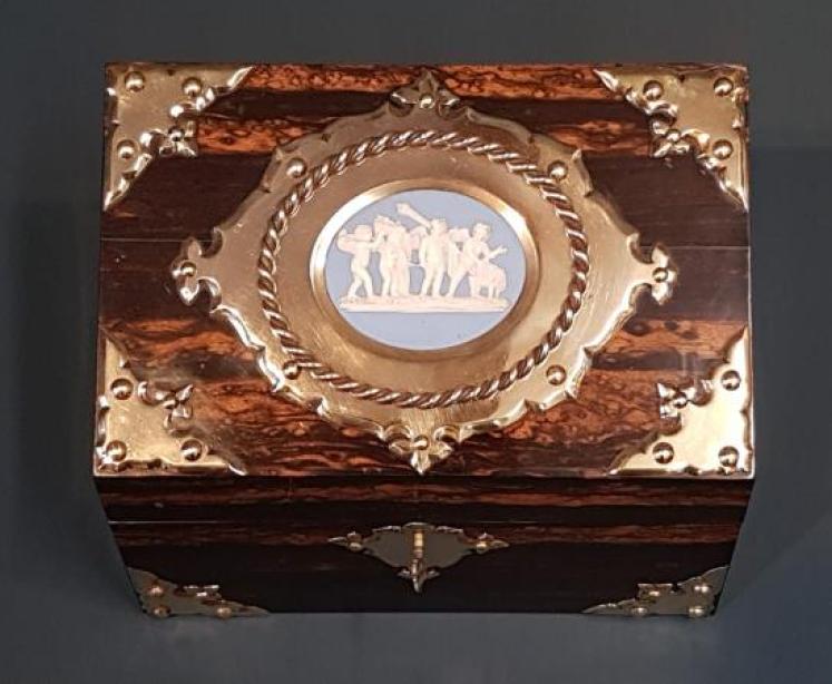 Superb Colomandel Stationary Box With Wedgwood Panel  - Image 6