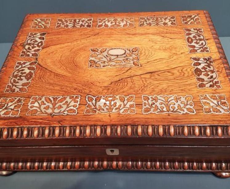 Mid Victorian Rosewood Card and Cribbage Box - Image 5
