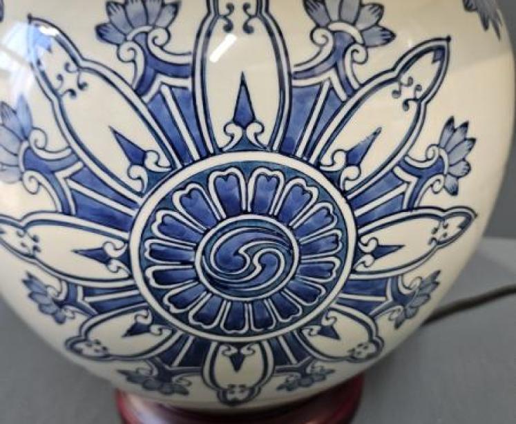 Porcelain Lamp with Oriental Design and Silk Effect Shade - Image 2