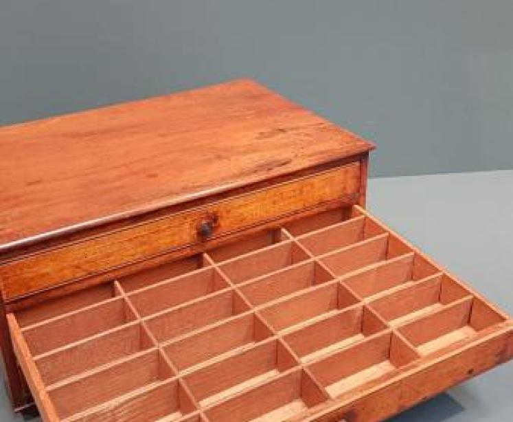 Small Victorian Walnut Table Top Collectors Chest - Image 5