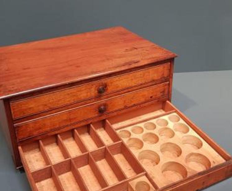 Small Victorian Walnut Table Top Collectors Chest - Image 6