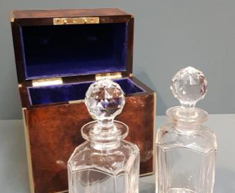 Superb Victorian Burr Walnut Tantalus Box - Image 3