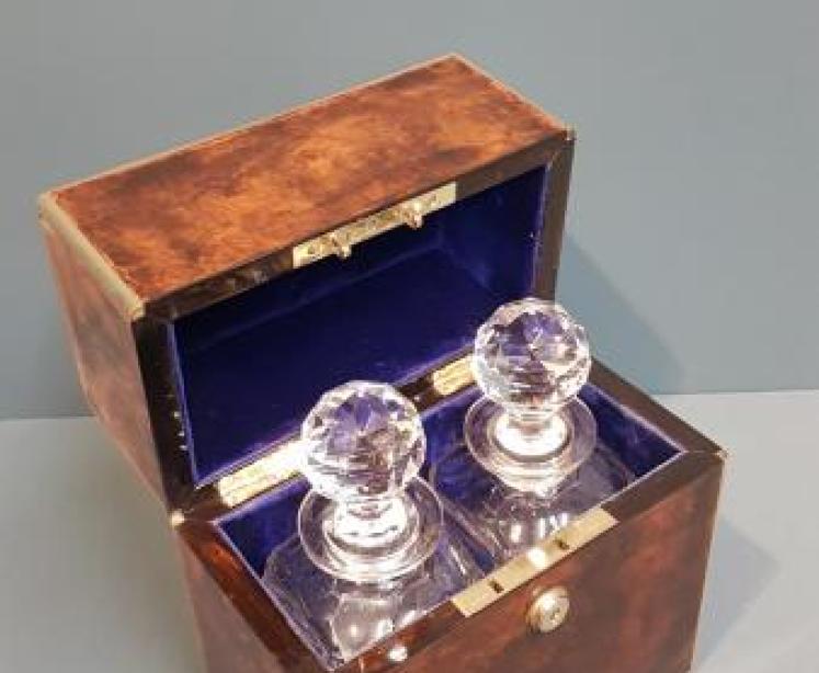 Superb Victorian Burr Walnut Tantalus Box - Image 5
