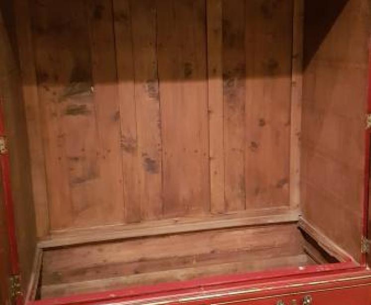 George III Chinoiserie Decorated Press Robe - Image 3