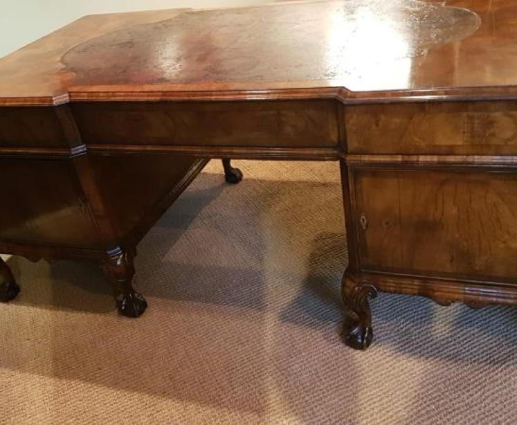 Fine Quality Edwardian Walnut Partners Desk - Image 5