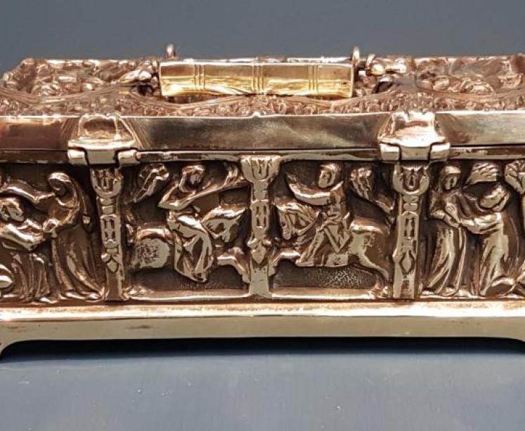 Victorian Cast Brass Casket - Image 5