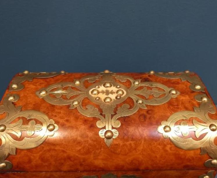 Mid Victorian Burr Walnut Domed Top Tea Caddy - Image 2