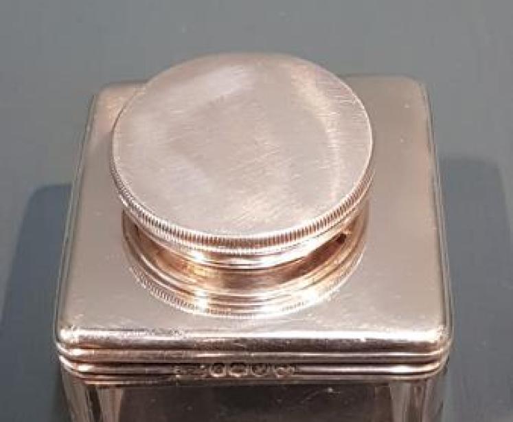 George III Silver Bayonet Travelling Top Ink Well - Image 2