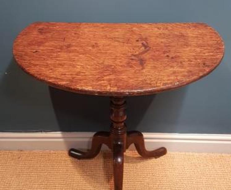 Unusual George III Oak Snap Top Table with Drop Leaf - Image 1