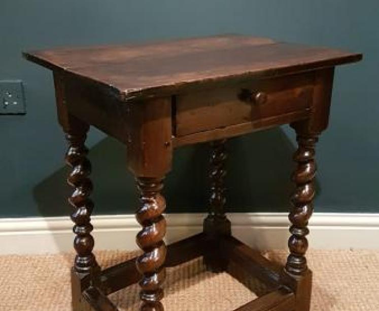 Small Proportioned William and Mary Period Oak Side Table - Image 4