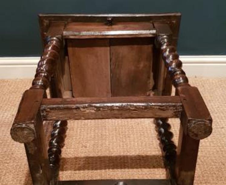 Small Proportioned William and Mary Period Oak Side Table - Image 5