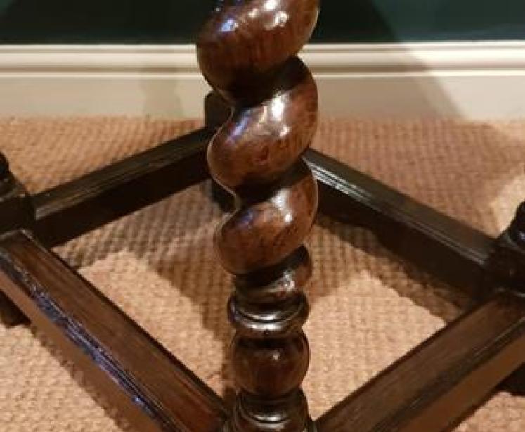 Small Proportioned William and Mary Period Oak Side Table - Image 6