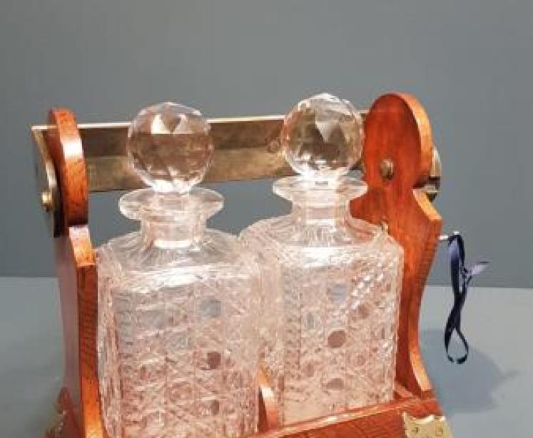 Atkinson Lancaster 2 Pint Bottle Tantalus - Image 2