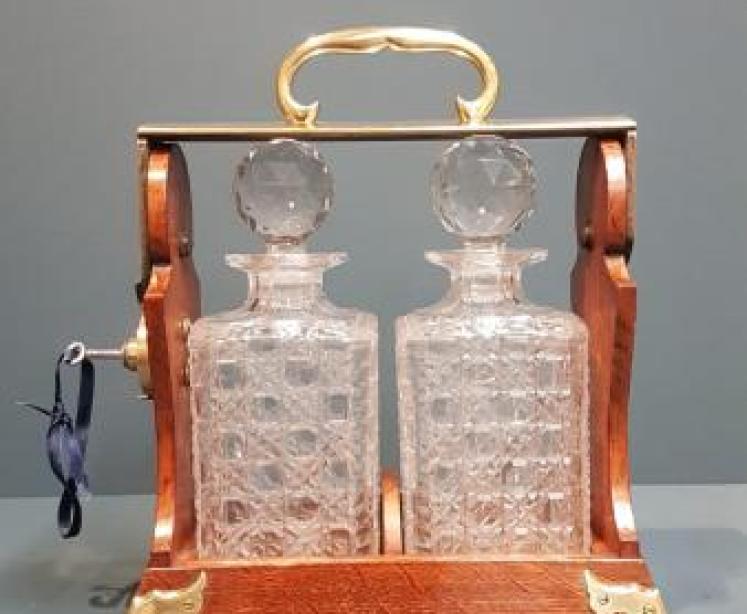 Atkinson Lancaster 2 Pint Bottle Tantalus - Image 3