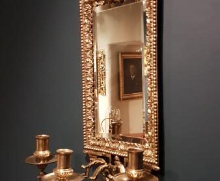 Victorian Gilt Brass Mirror Back Wall Sconce - Image 2