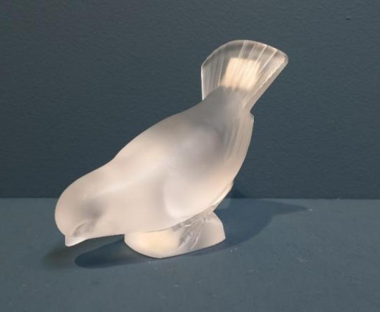 Lalique Opalescent Feeding Bird - Image 3